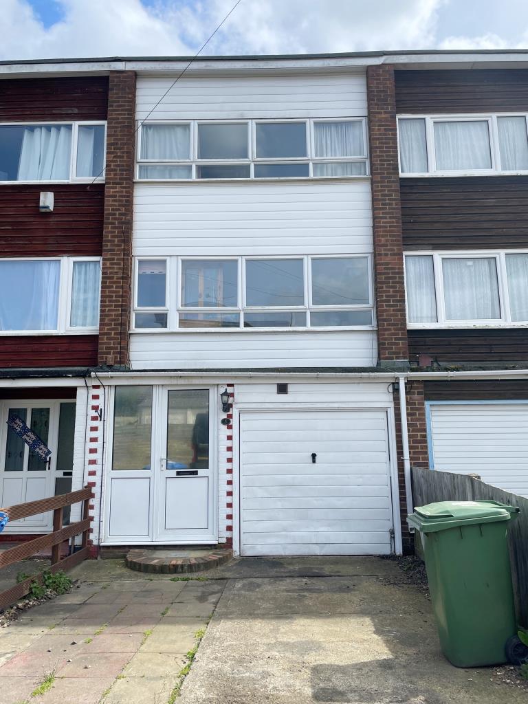 Lot: 43 - THREE-BEDROOM TERRACE HOUSE - Mid-terraced three storey property with garage